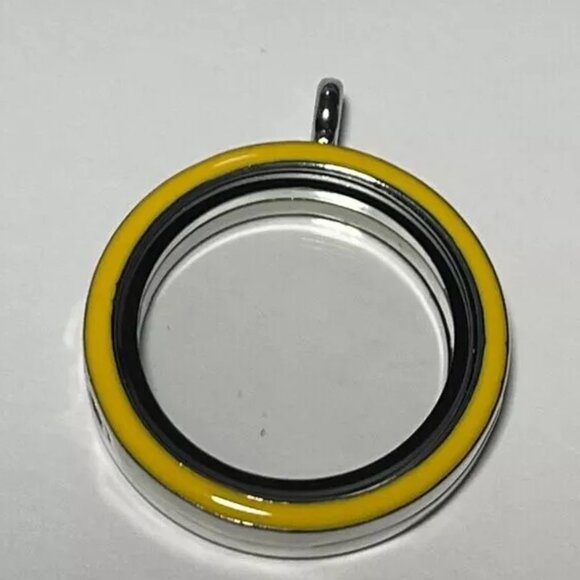 EASTER HOLIDAYS Memory Locket w/ 22 in Necklace NEW - Picture 3 of 6